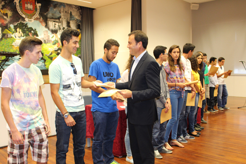 Emídio Garcia distingue melhores alunos