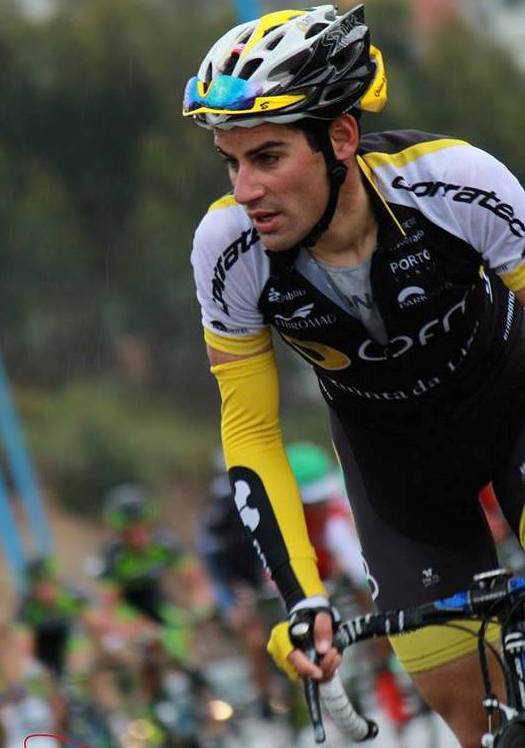 Vilela assina pela Caja Rural