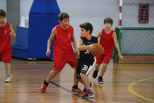 Torneio cativa atletas para o basquetebol