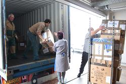 Contentor de roupas, brinquedos e material escolar enviado para S. Tomé