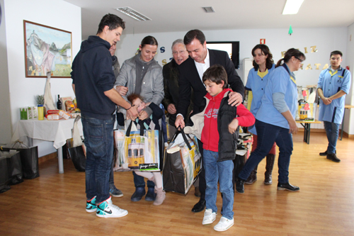 Quarenta famílias brindadas com cabazes em Bragança