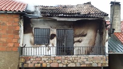 Incêndio consome habitação e automóveis em Argozelo
