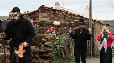 O velho e a Galdrapa saíram à rua em S. Pedro da Silva