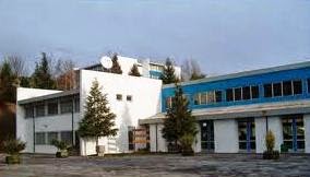 Protesto com cobertores contra o frio na Escola de Vinhais