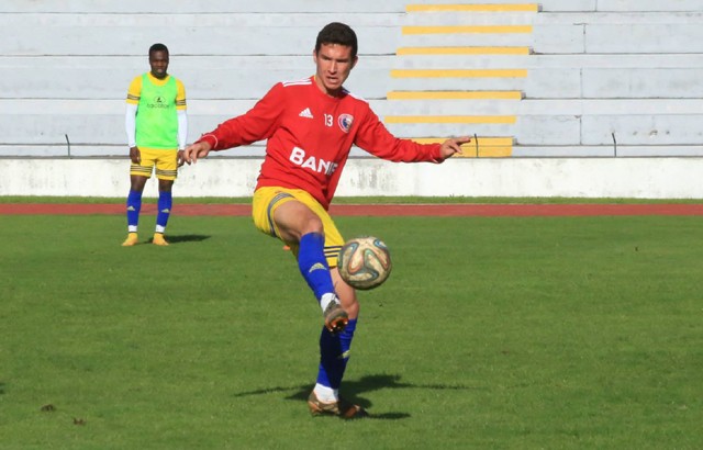 Jony chega para o meio campo alvinegro