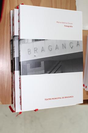 Bastidores e pormenores do Teatro reunidos em livro