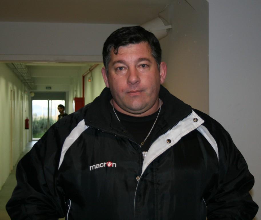 “Comigo nenhum jogador assina contrato para ser titular indiscutível”