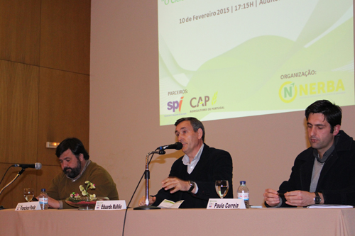 Empresários do distrito resistem aos novos programas de apoio comunitário