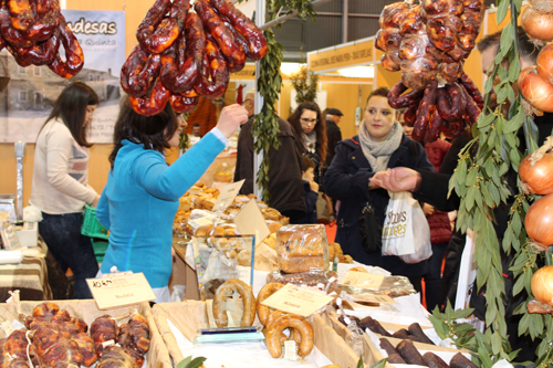 Produtos de qualidade atraem visitantes ao Festival de Sabores Mirandeses