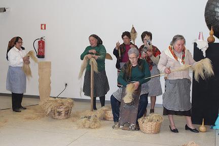 Tarefas do ciclo do linho eram desempenhadas maioritariamente por mulheres
