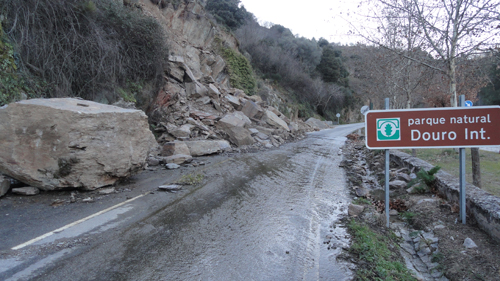 Estrada que liga Miranda a Espanha está obstruída há quatro meses