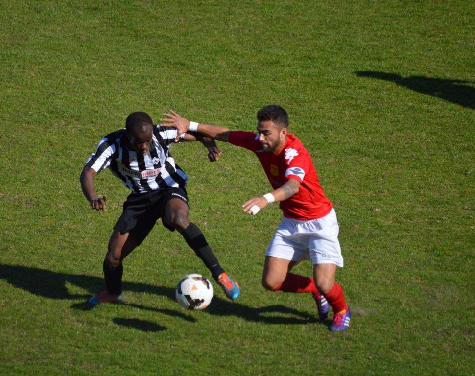 S.C.Mirandela continua de lanterna na mão