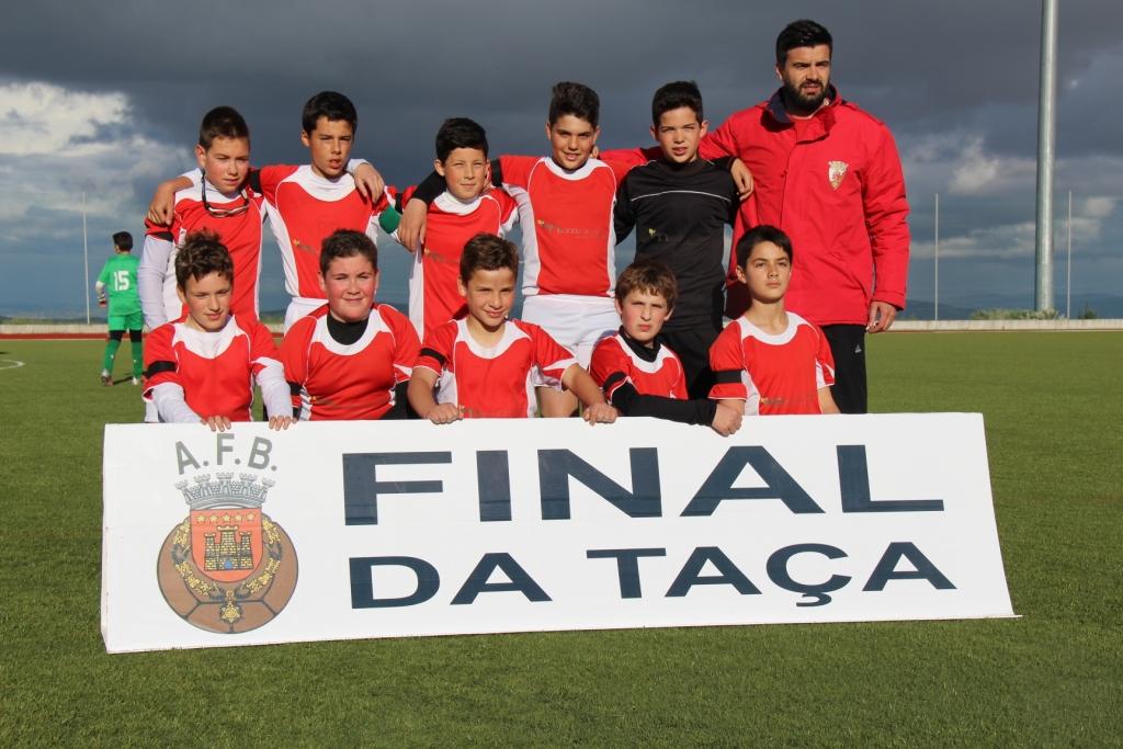 Formação de infantis do G.D.Mirandês conquista taça distrital