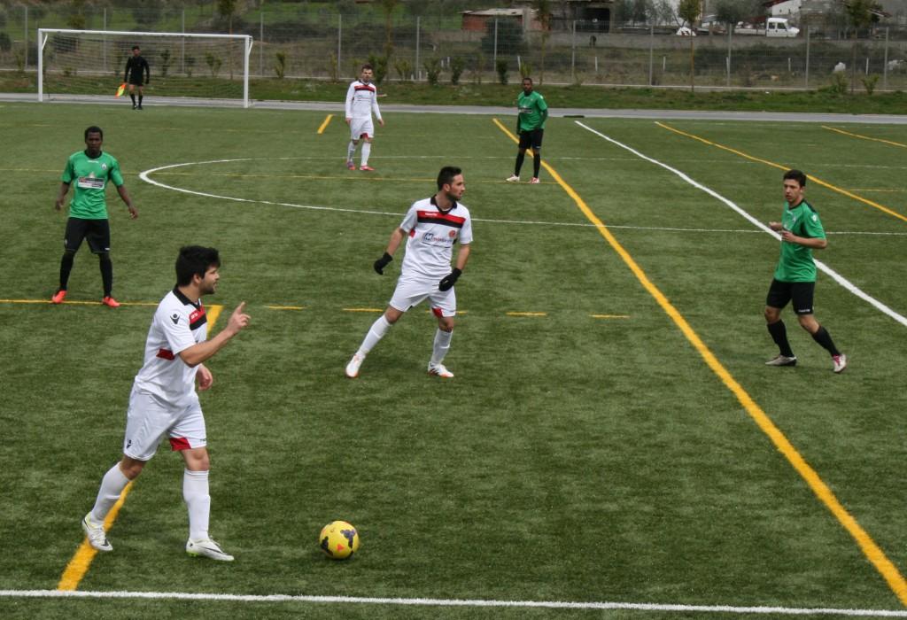 Vimioso leva vantagem mínima para o jogo da segunda mão