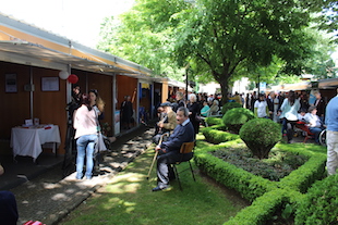 Feira de Emprego com mais stands