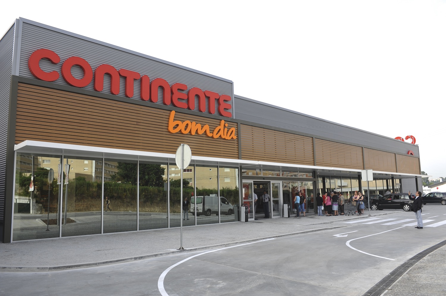 Instalação de supermercado da Sonae em Macedo gera polémica