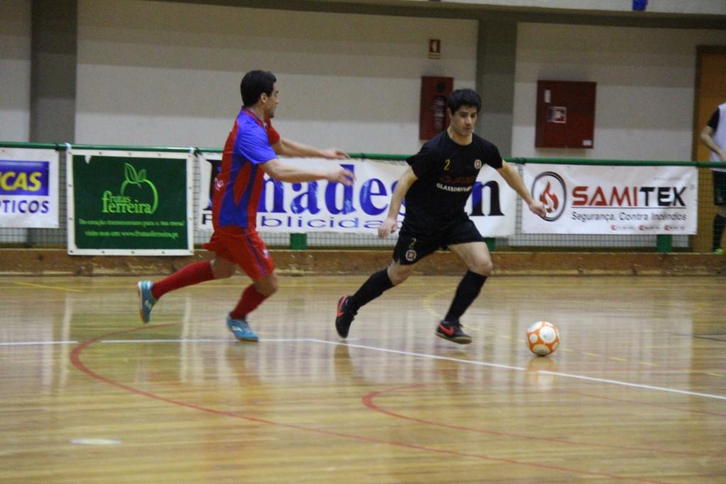 Pioneiros perdem com o líder