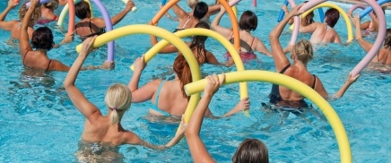 CEE acolhe sessão solidária de Aqua Zumba