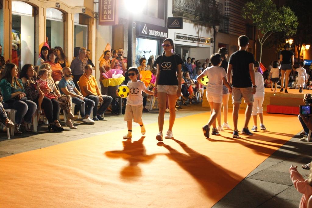 Moda de lojas de Bragança saiu à rua