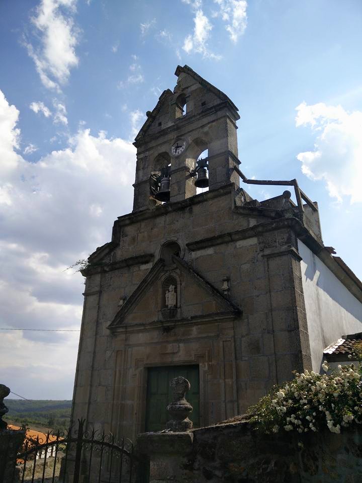 Raio danifica igreja de Pinela