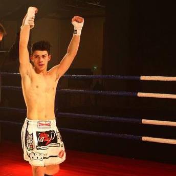 Alonso disputa título mundial de kickboxing