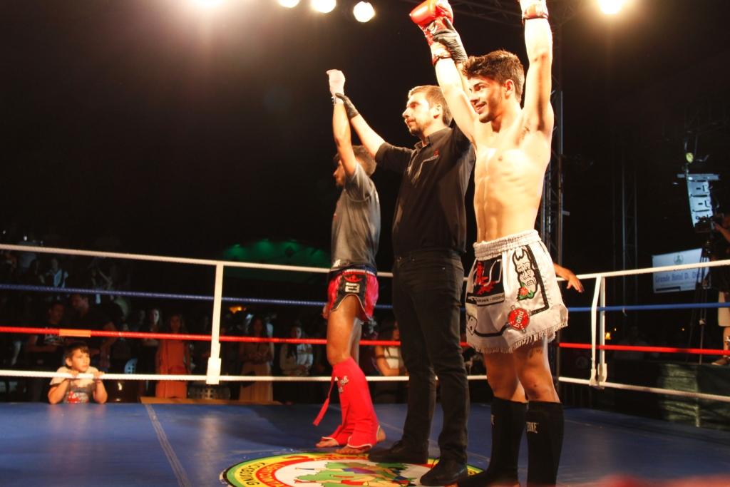 José Alonso conquista título mundial de kickboxing classe B