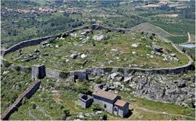 Transporte e visitas guiadas gratuitos levam mais turistas a Carrazeda