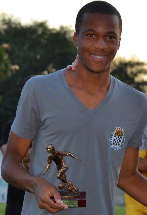 Wellington assina pelo G.D.Bragança