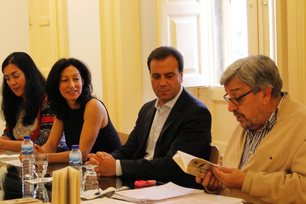 Livro de autora brigantina agrega publicações no facebook