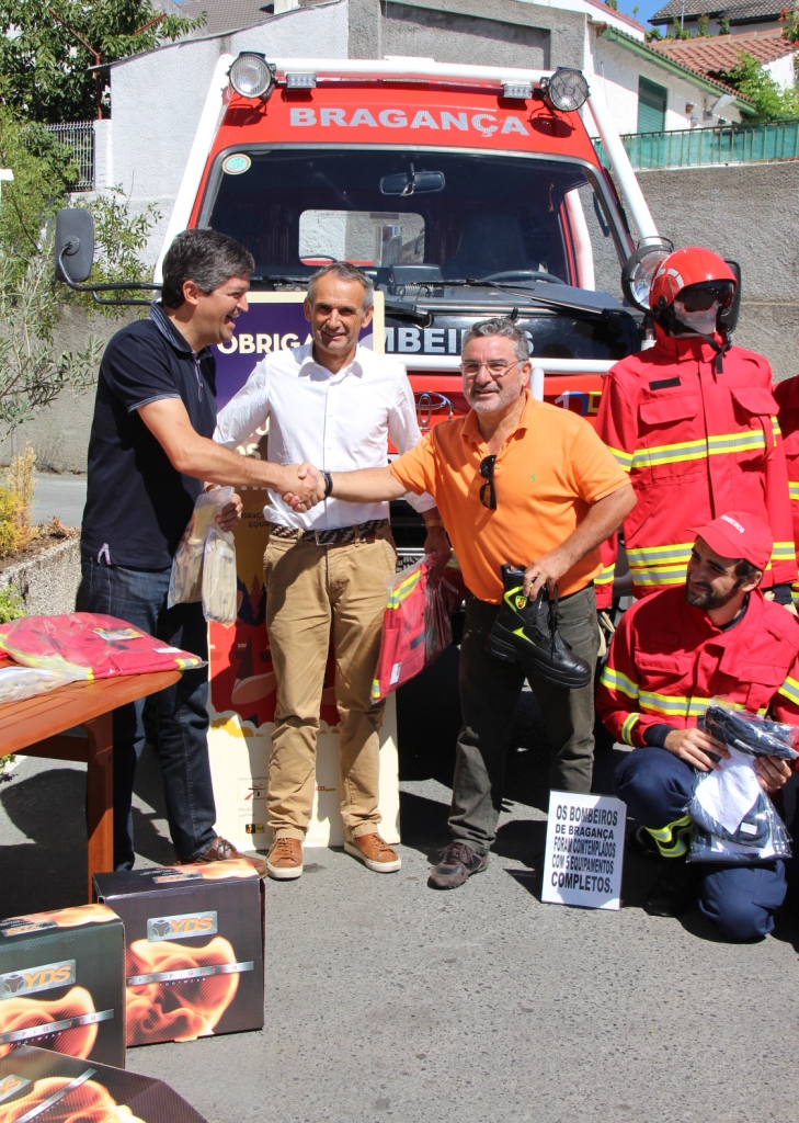 Bombeiros de Bragança recebem novos equipamentos de protecção individual