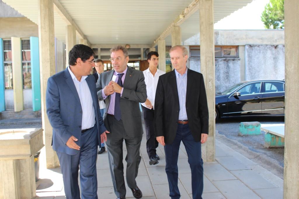 Nuno Crato promete obras em escolas para 2016