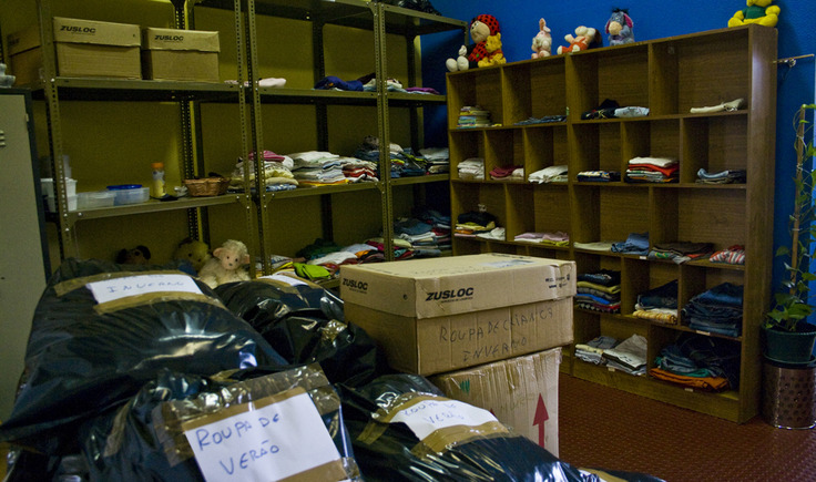 Cerca de quatro toneladas de roupa reunidas em campanha solidária