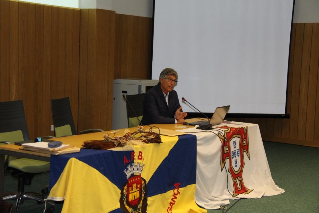 Os árbitros de nível 1 vão contar com ensino à distância