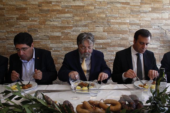 Director-Geral da Saúde provou alheira para reafirmar qualidade do fumeiro transmontano