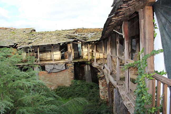Parte da casa do Abade de Baçal corre risco de ruir