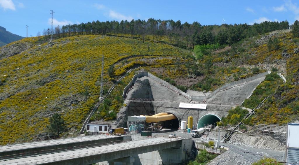 Perfuração da galeria Norte do Túnel do Marão concluída