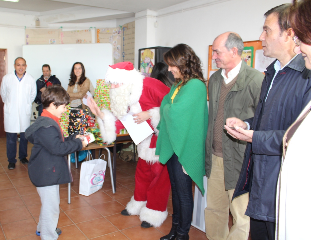 Pai Natal entregou presentes a 1900 alunos de Bragança