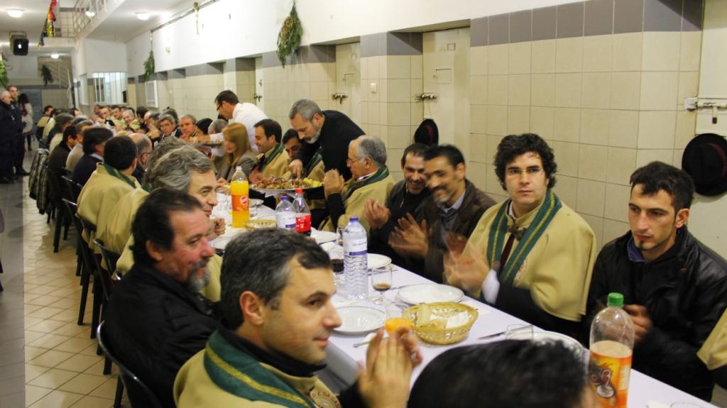 Confraria do butelo e das casulas realiza jantar solidário na cadeia de Bragança