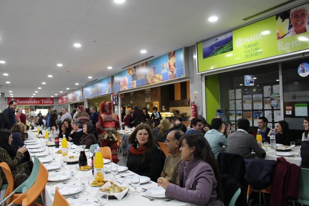 700 quilos de bens alimentares angariados em jantar solidário do PSD
