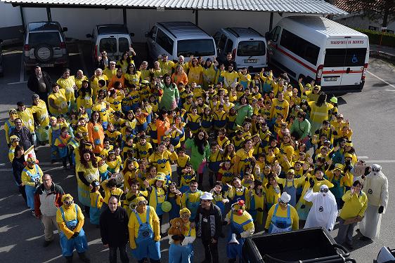 Mais de 200 pessoas vestidas de minions invadiram as ruas de Bragança