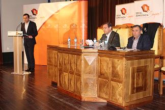Pedro Passos Coelho defendeu em Bragança estratégia de atracção de investimento estrangeiro