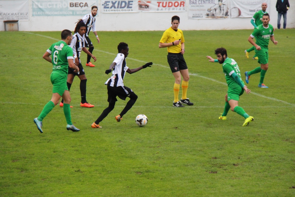 S.C.Mirandela assume comando do campeonato