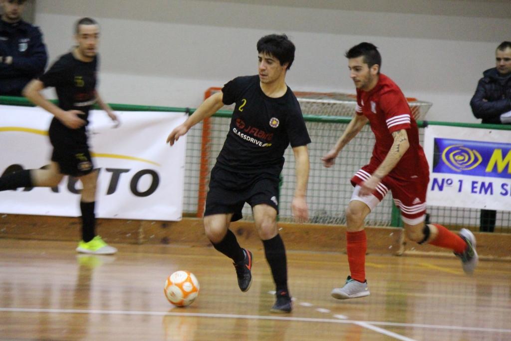 Pioneiros sofrem derrota caseira