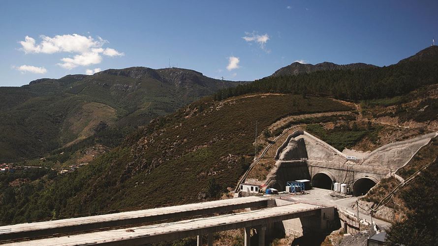 Câmara e vereadores do PS pedem período de carência no pagamento das portagens do túnel