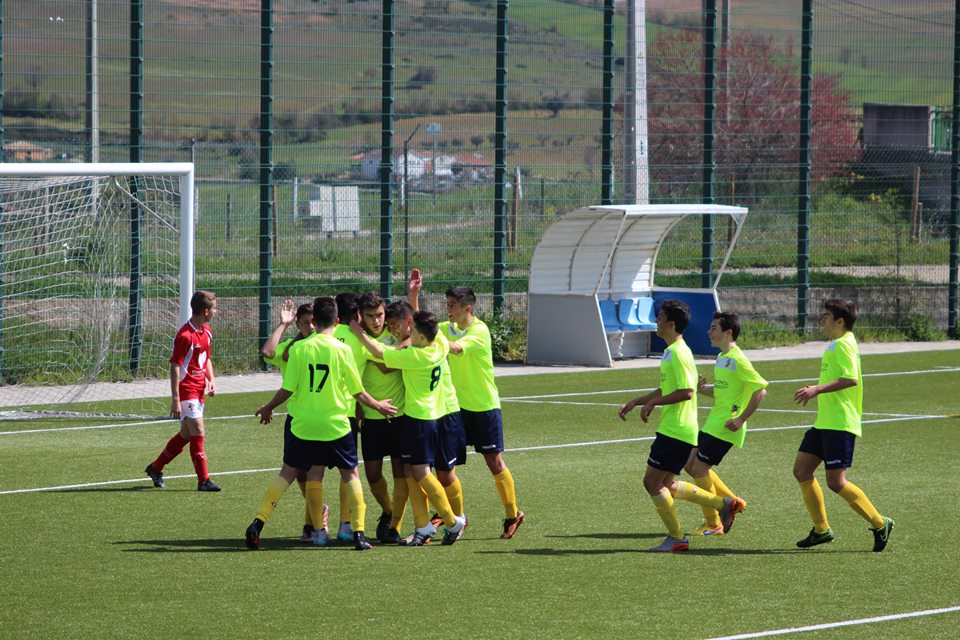 GDB a uma vitória de garantir a manutenção
