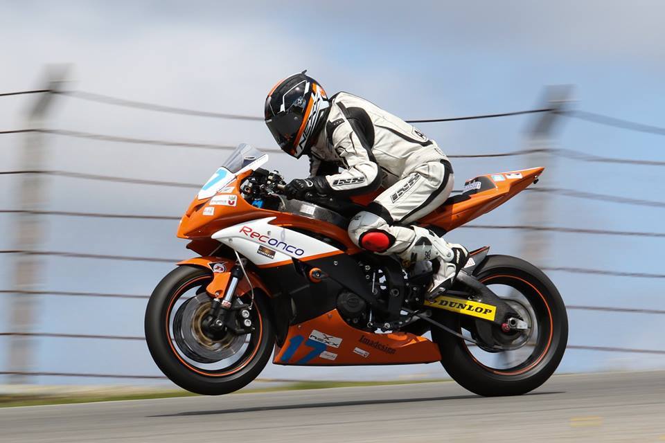 Alex no encalço do líder