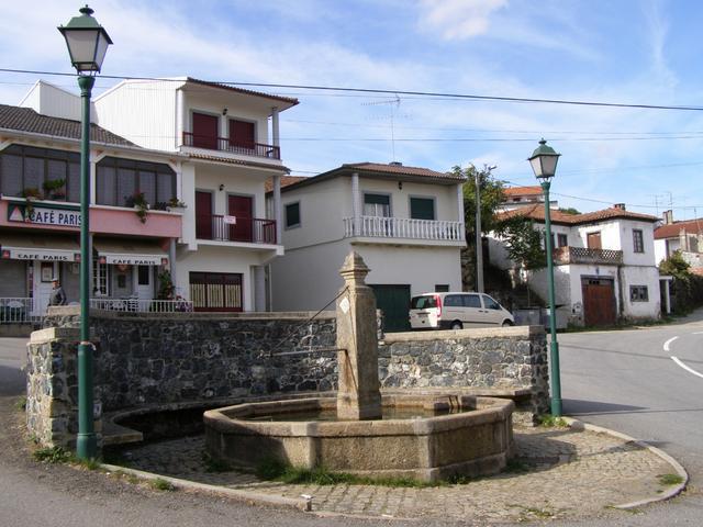 Habitação consumida por incêndio em Vinhas