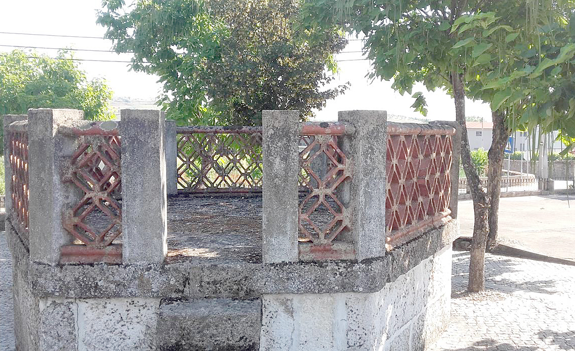 Tocava a banda no coreto…