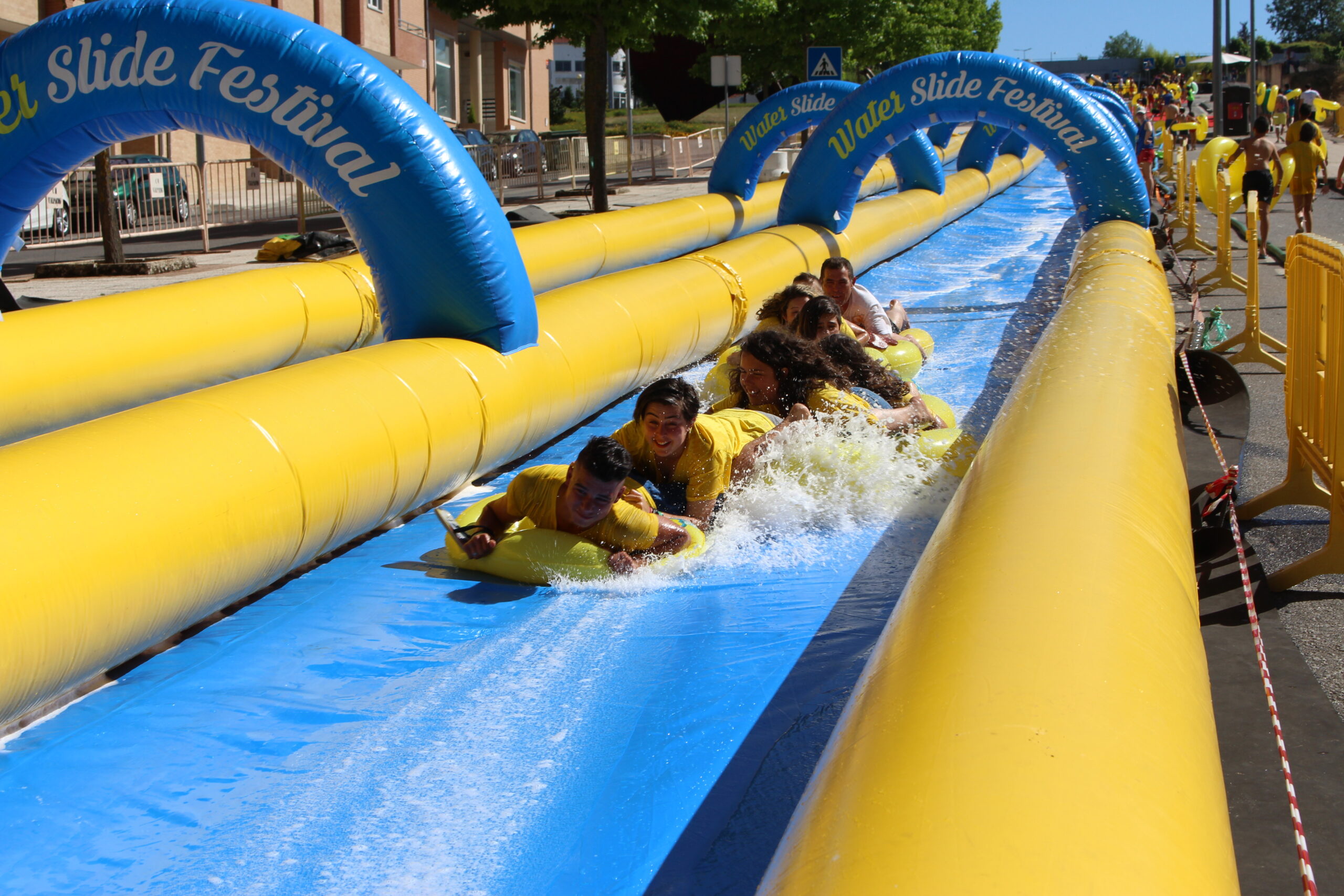 Maior escorrega de água da Europa refrescou centenas de brigantinos este fim-de-semana