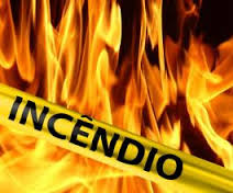 Família desalojada após incêndio